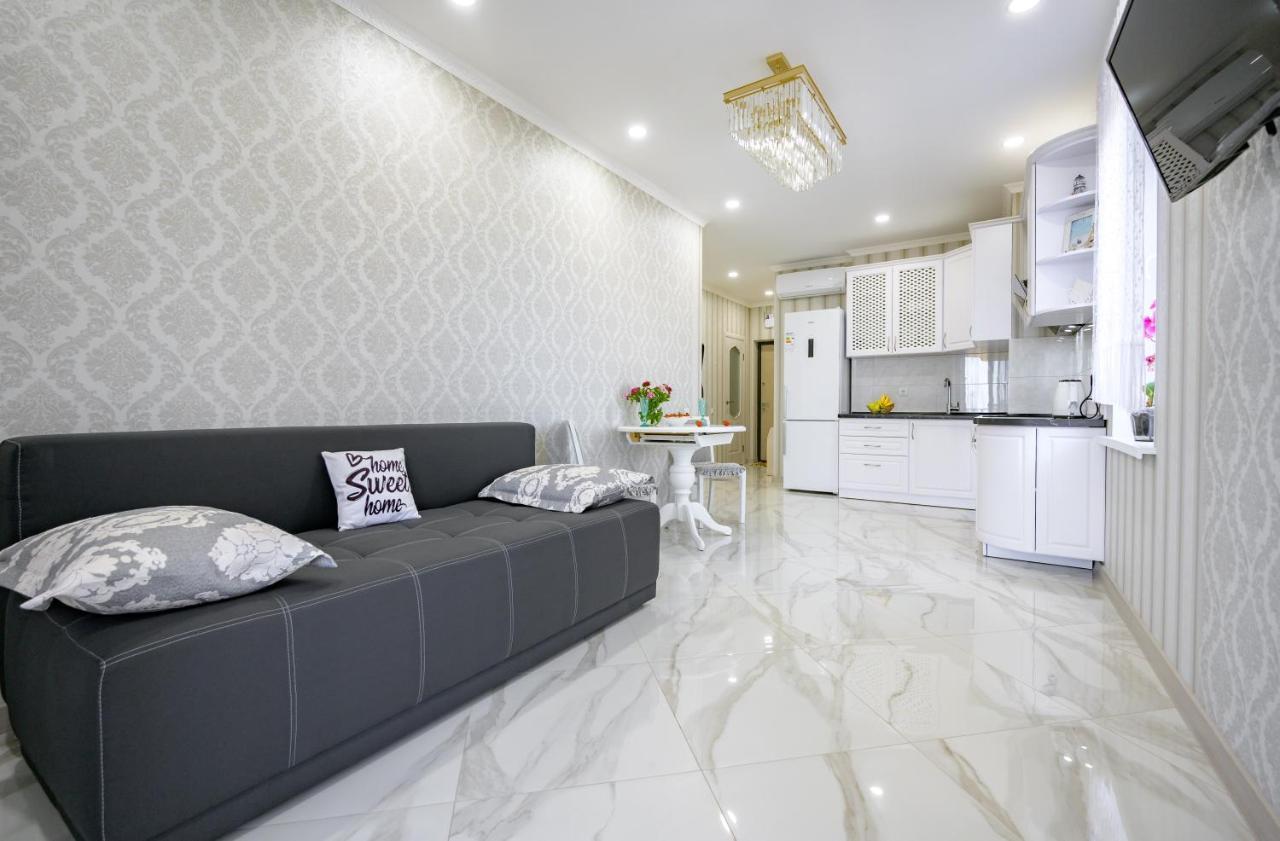 Apartment стильная в центре одессы с балконом Odesa